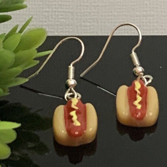 Hot Dog Earring, Funny Food Earring, Gift Idea, Food Jewelry, Silly Earring - Picture 5 of 7